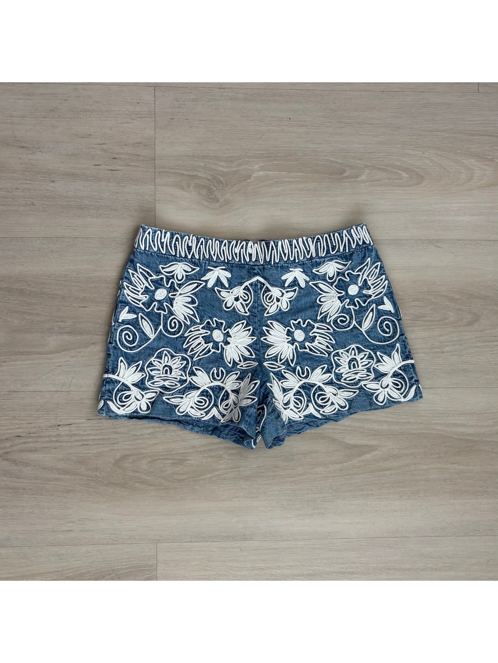 Alice + Olivia Shorts Womens 2 Blue Denim Embroidered Floral High Rise Boho